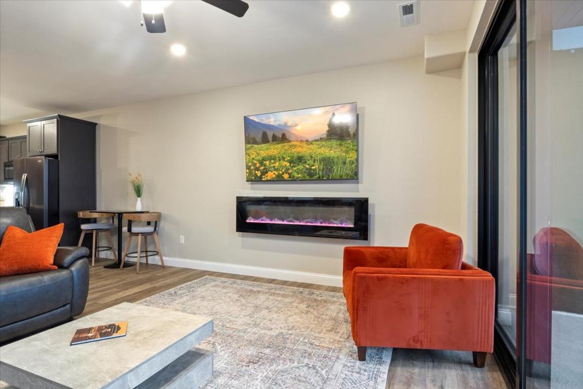 Family-Fun Lakeside Luxury at Topsider in Osage w/ 2 Pools, Prime Views Pack N' Play & Games