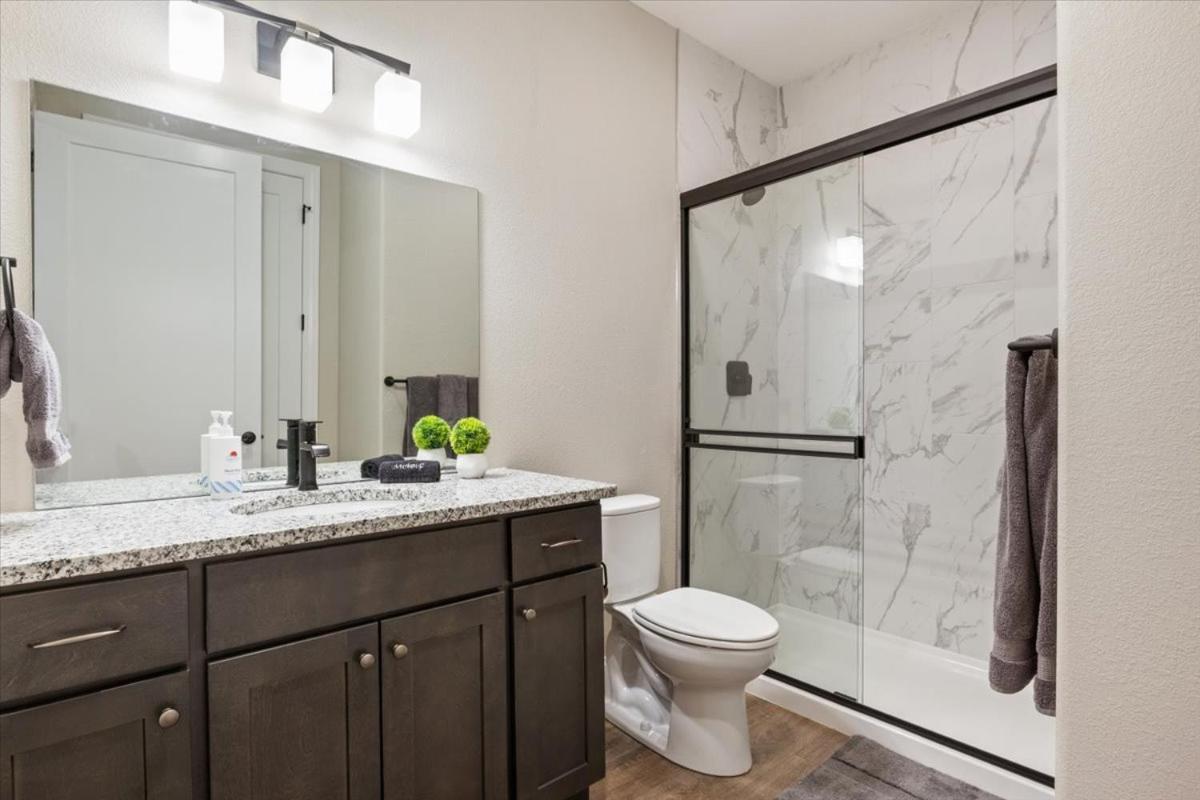 Family-Fun Lakeside Luxury at Topsider in Osage w/ 2 Pools, Prime Views Pack N' Play & Games