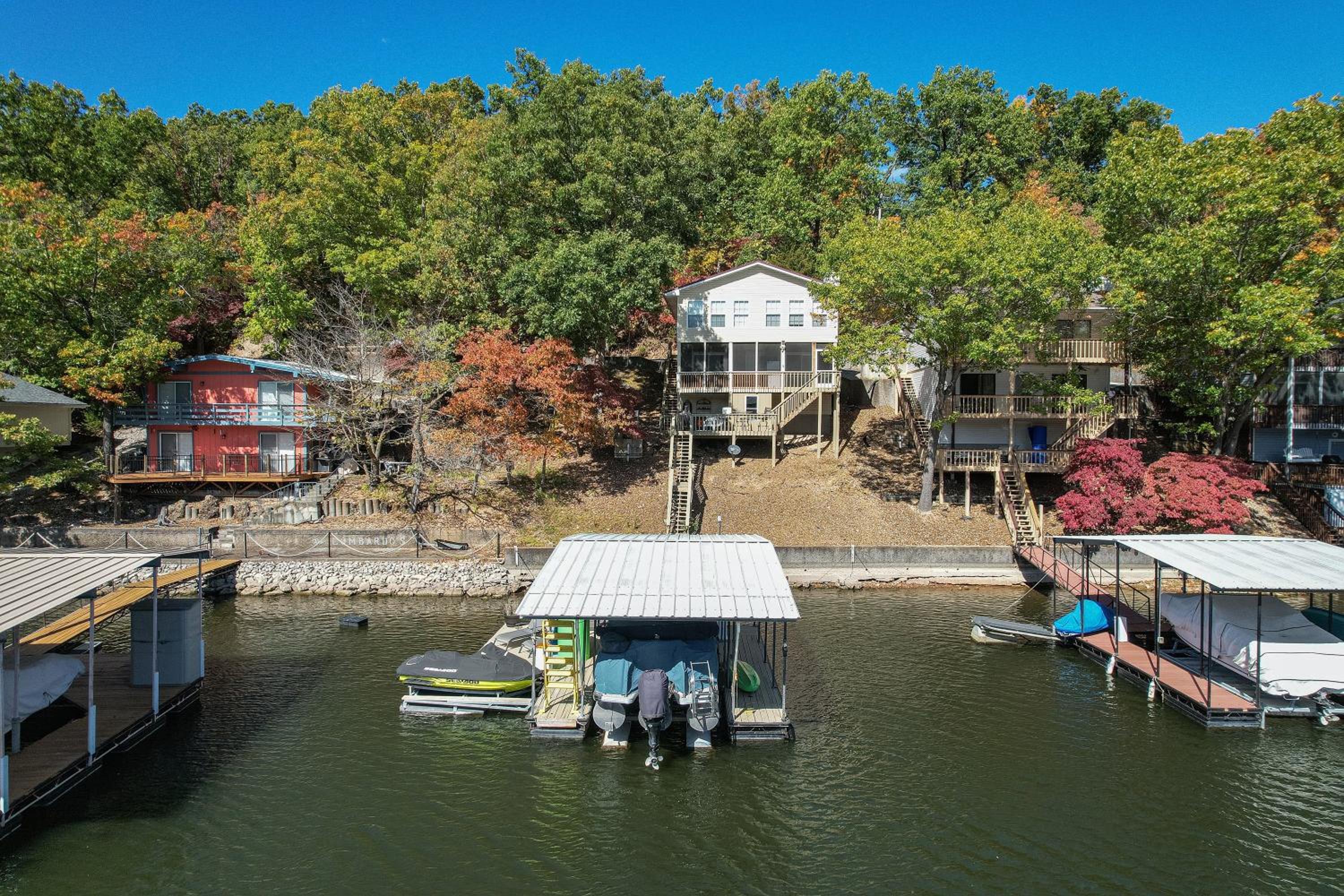 Close to The Strip, Private Dock & Screened Deck!