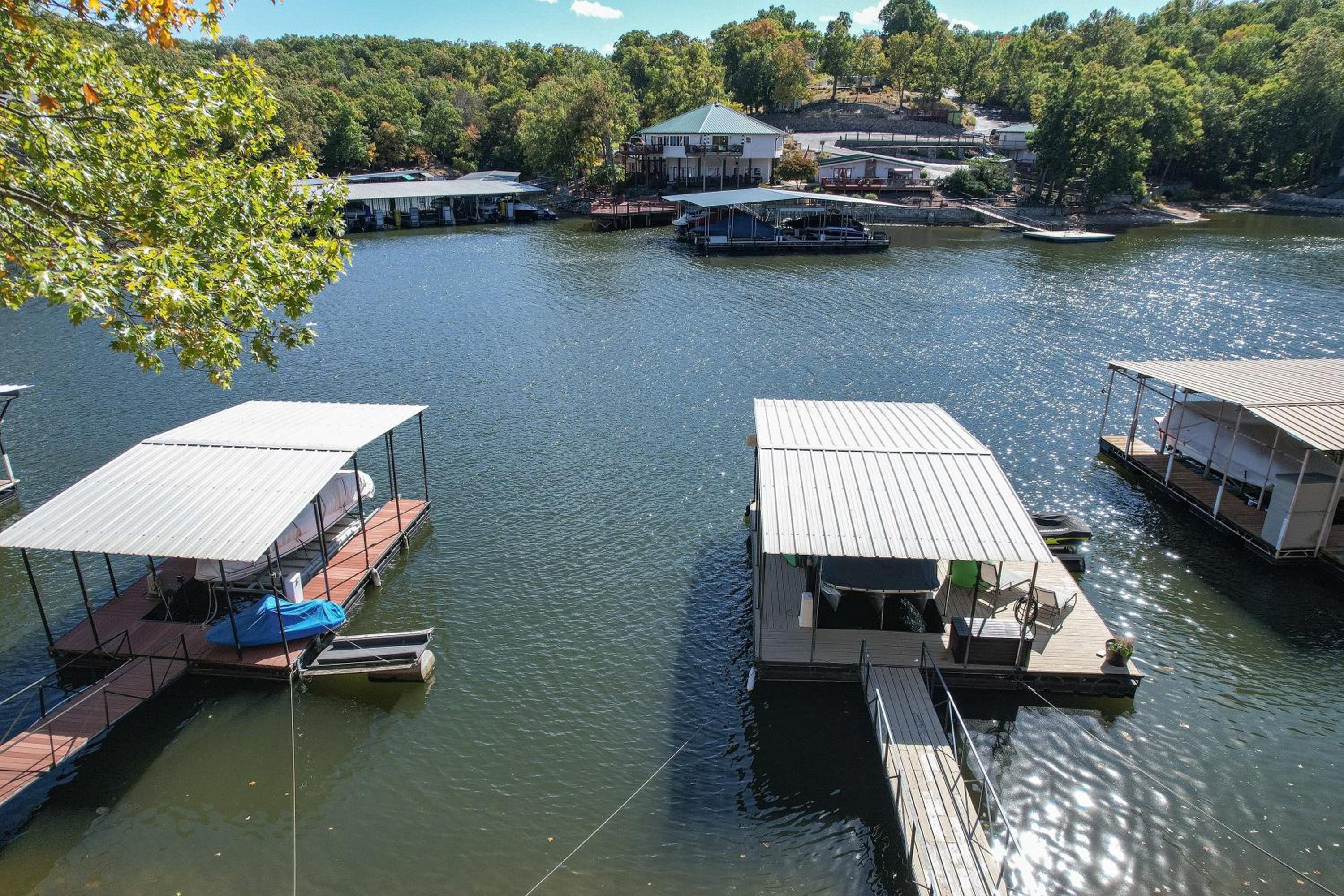 Close to The Strip, Private Dock & Screened Deck!