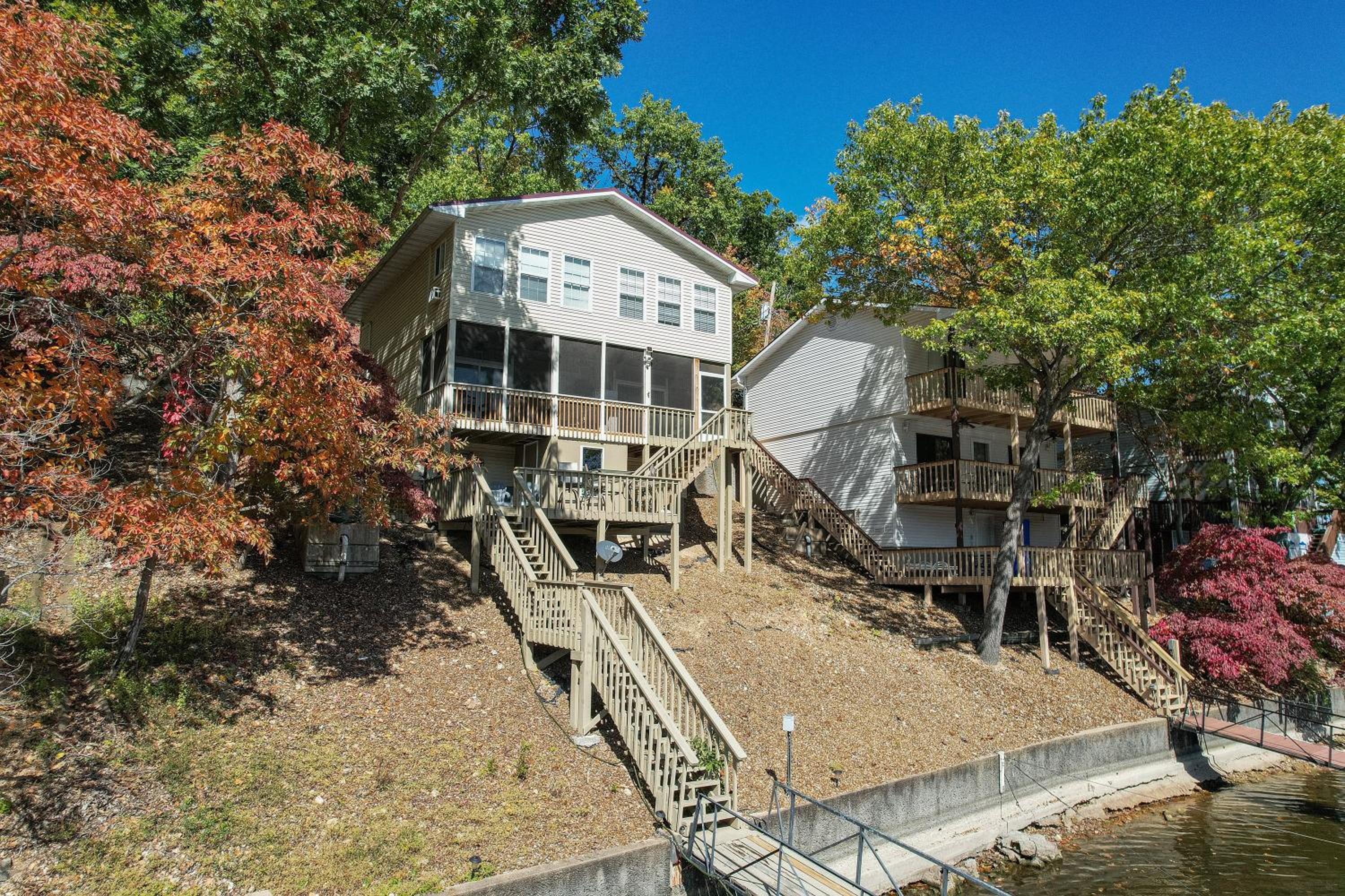 Close to The Strip, Private Dock & Screened Deck!