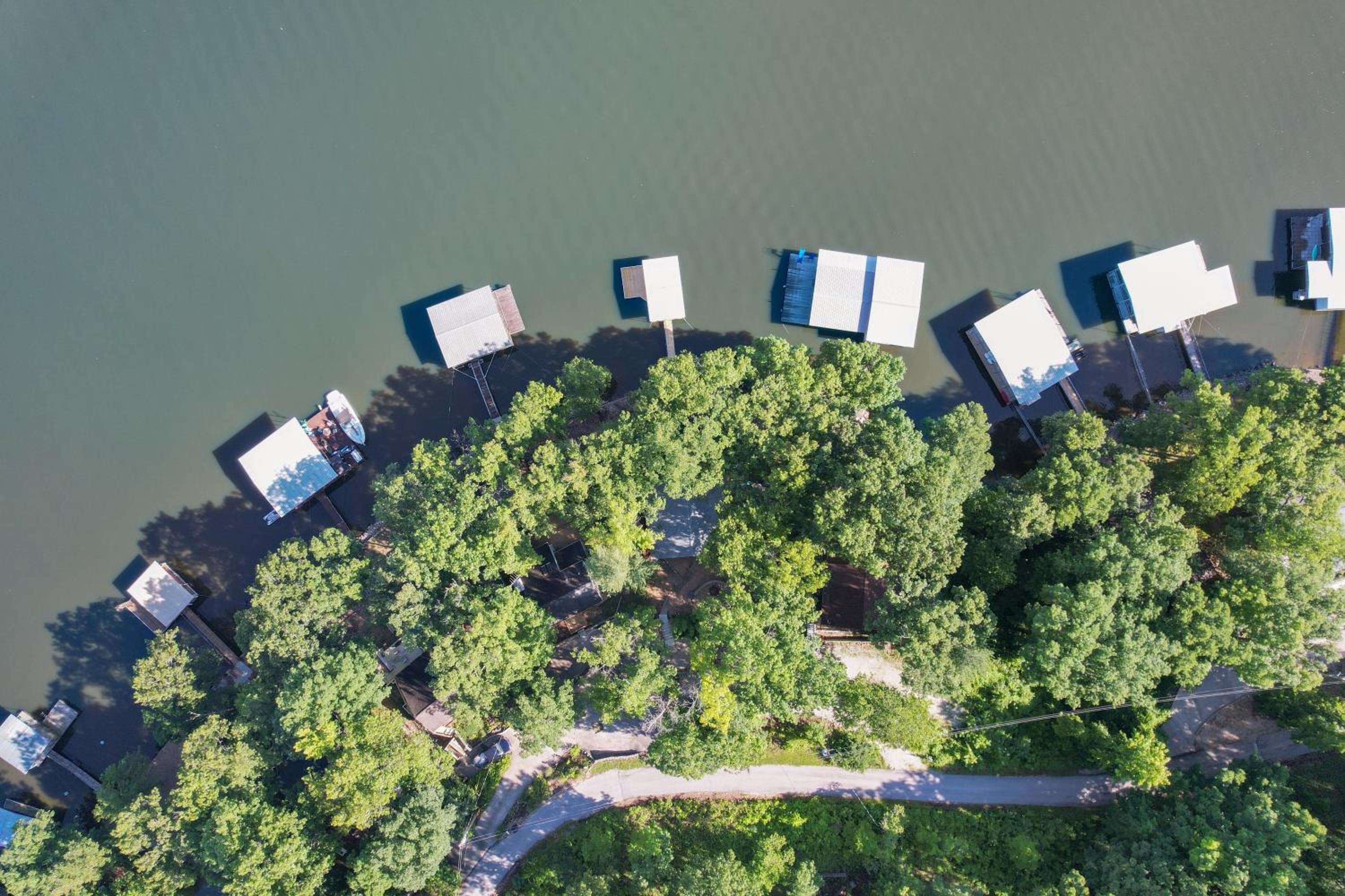 Firepit, Kayaks, Paddle Board, Lake Views, Great Location