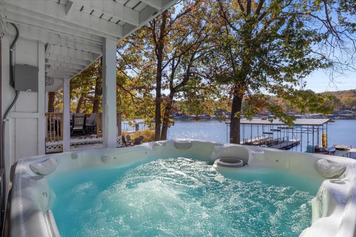 Amazing Lake Experiences! Private Hot Tub, Aamazing Dock, Firepit & Two Layers of Decks