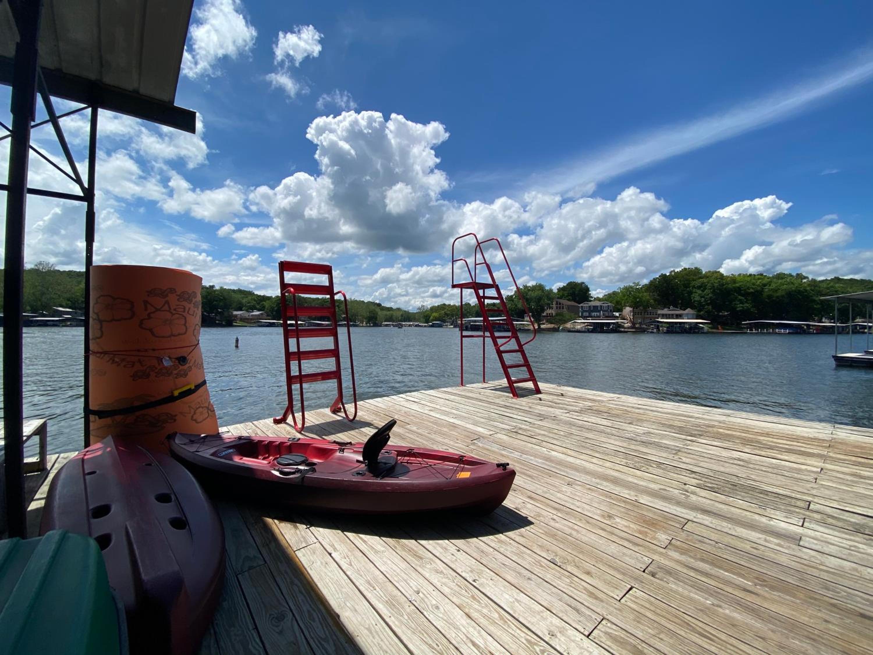 Amazing Lake Experiences! Private Hot Tub, Aamazing Dock, Firepit & Two Layers of Decks