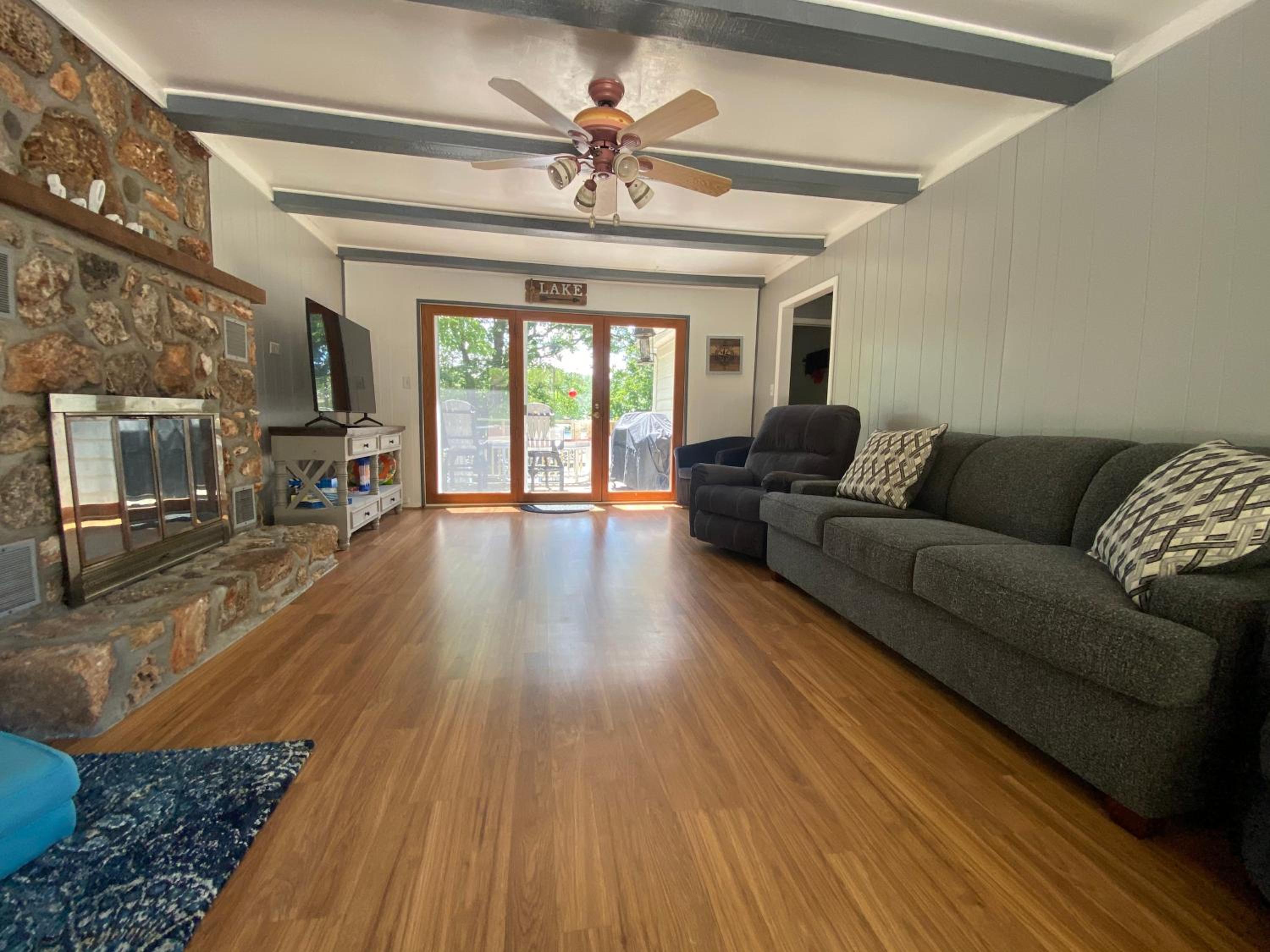 Amazing Lake Experiences! Private Hot Tub, Aamazing Dock, Firepit & Two Layers of Decks
