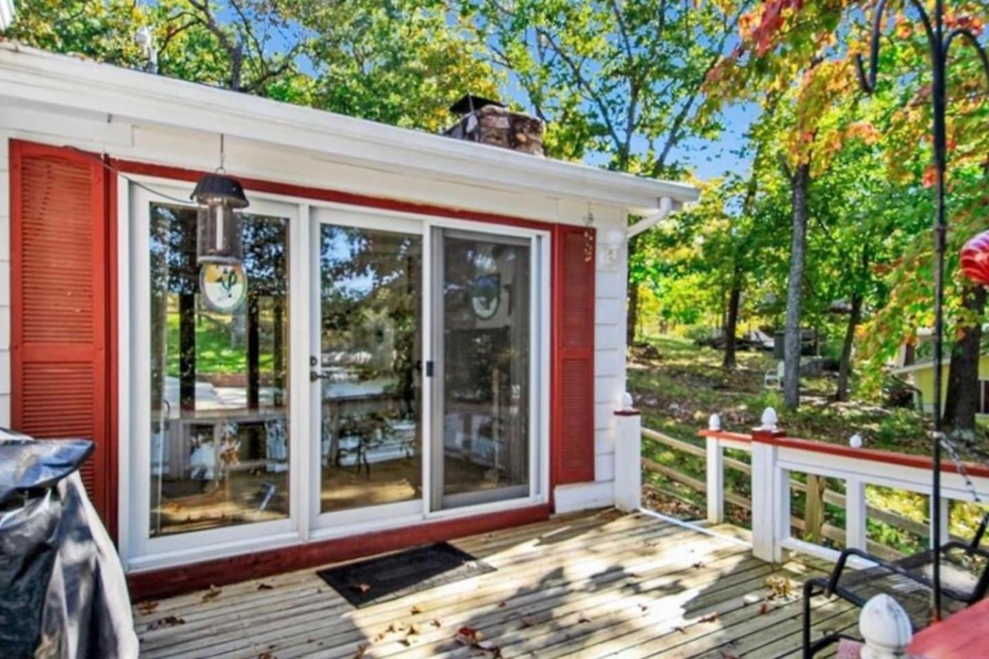 Amazing Lake Experiences! Private Hot Tub, Aamazing Dock, Firepit & Two Layers of Decks