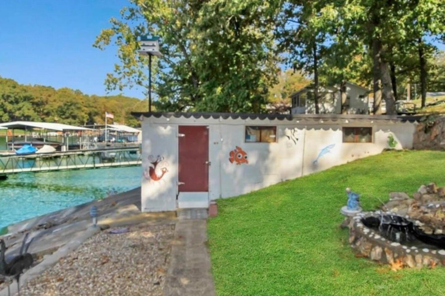 Amazing Lake Experiences! Private Hot Tub, Aamazing Dock, Firepit & Two Layers of Decks