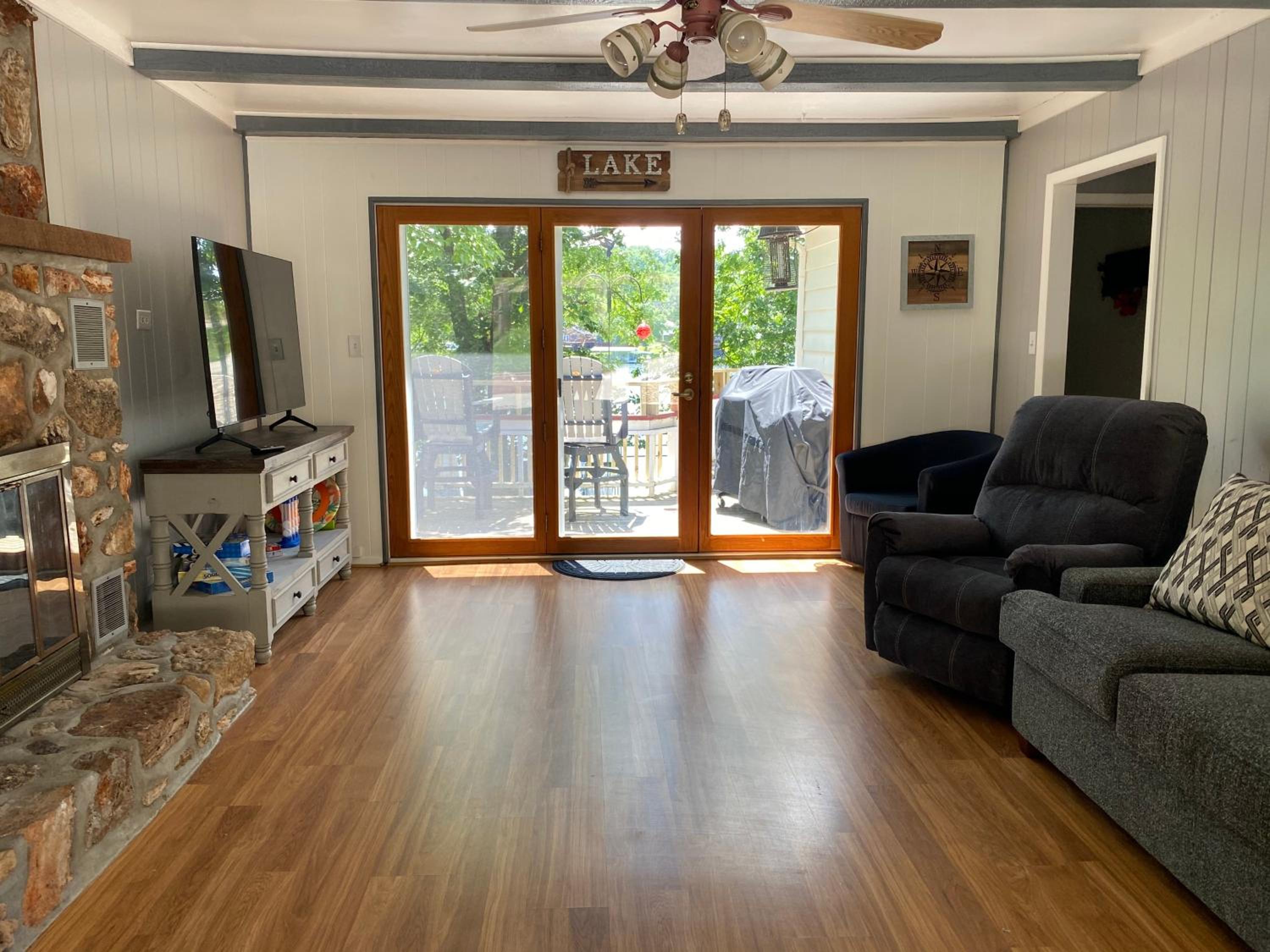 Amazing Lake Experiences! Private Hot Tub, Aamazing Dock, Firepit & Two Layers of Decks