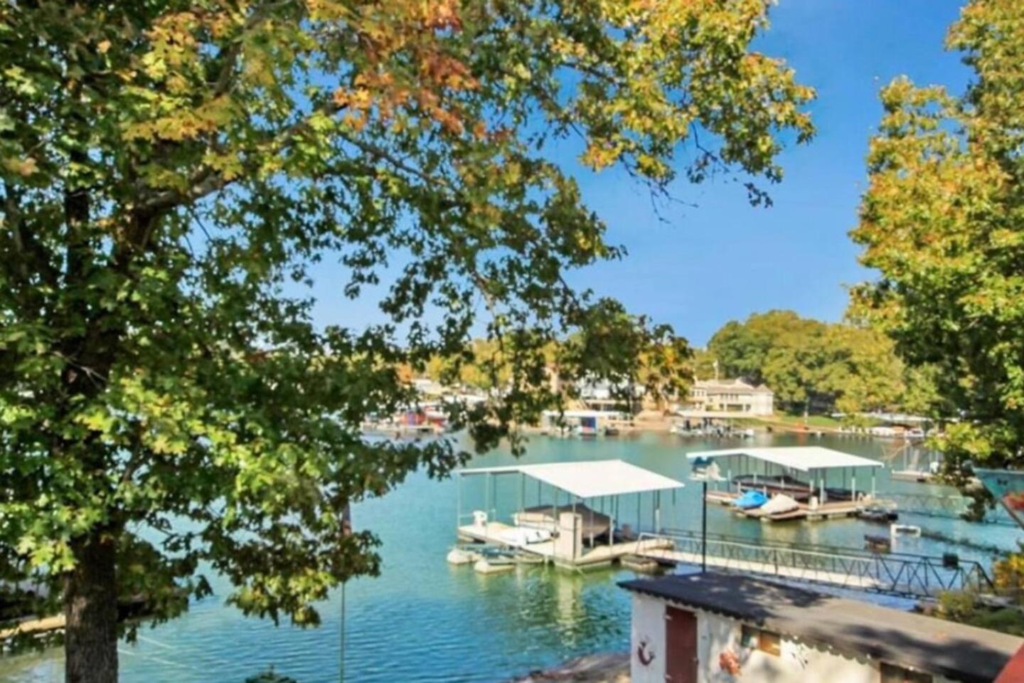 Amazing Lake Experiences! Private Hot Tub, Aamazing Dock, Firepit & Two Layers of Decks