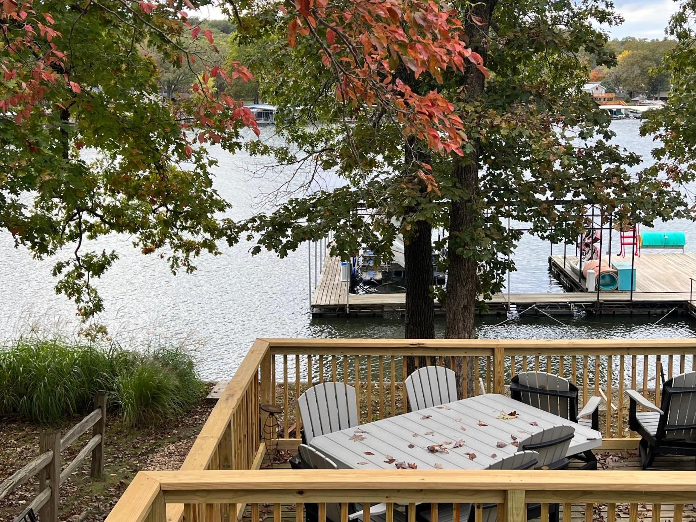 Amazing Lake Experiences! Private Hot Tub, Aamazing Dock, Firepit & Two Layers of Decks