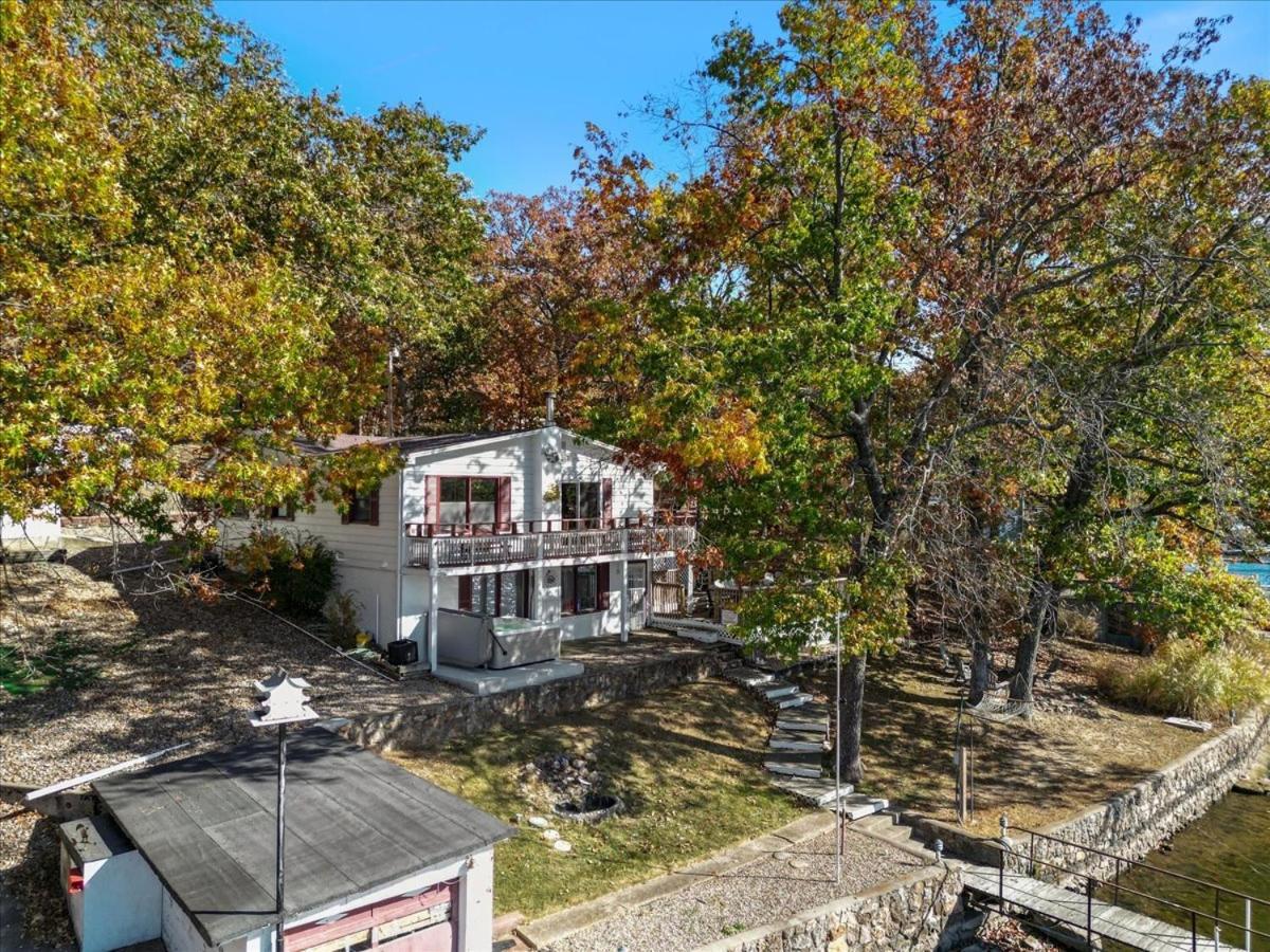 Amazing Lake Experiences! Private Hot Tub, Aamazing Dock, Firepit & Two Layers of Decks