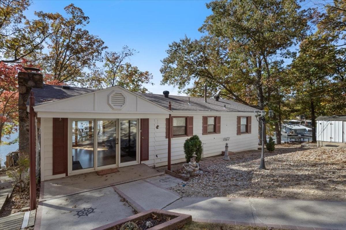 Amazing Lake Experiences! Private Hot Tub, Aamazing Dock, Firepit & Two Layers of Decks