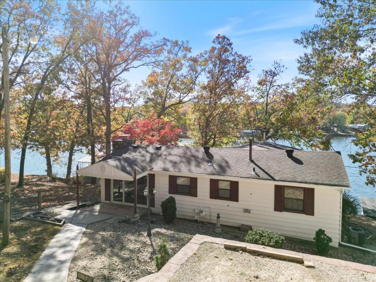 Amazing Lake Experiences! Private Hot Tub, Aamazing Dock, Firepit & Two Layers of Decks