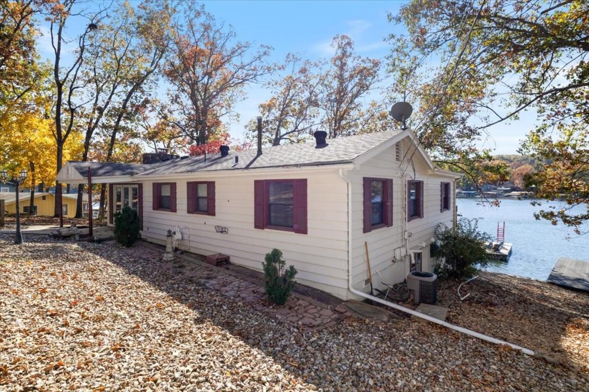 Amazing Lake Experiences! Private Hot Tub, Aamazing Dock, Firepit & Two Layers of Decks