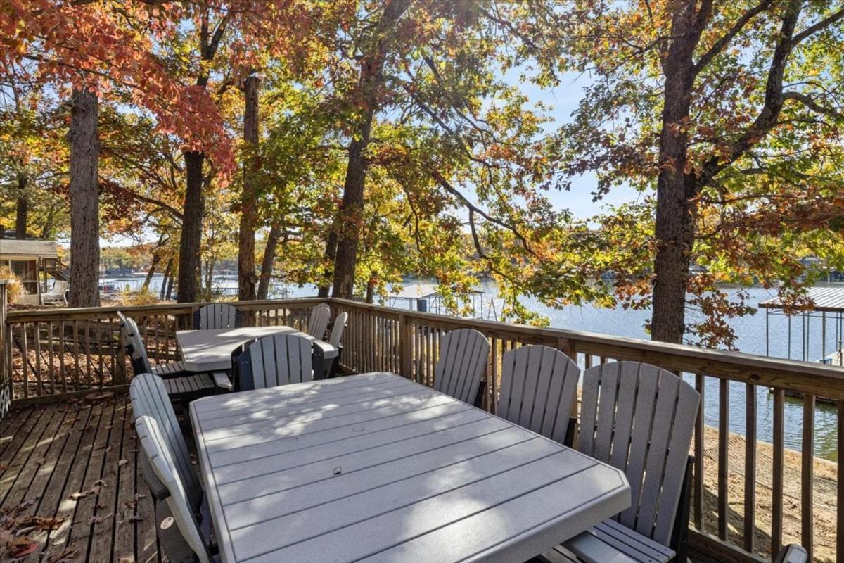 Amazing Lake Experiences! Private Hot Tub, Aamazing Dock, Firepit & Two Layers of Decks
