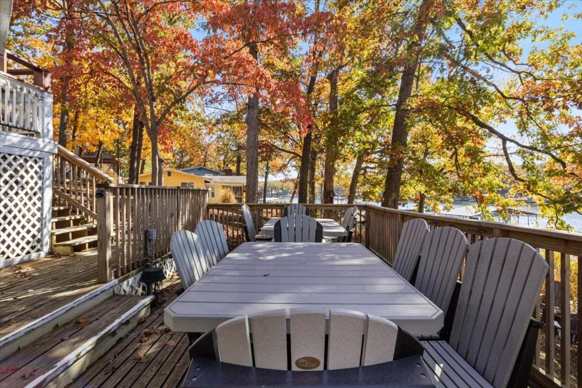 Amazing Lake Experiences! Private Hot Tub, Aamazing Dock, Firepit & Two Layers of Decks