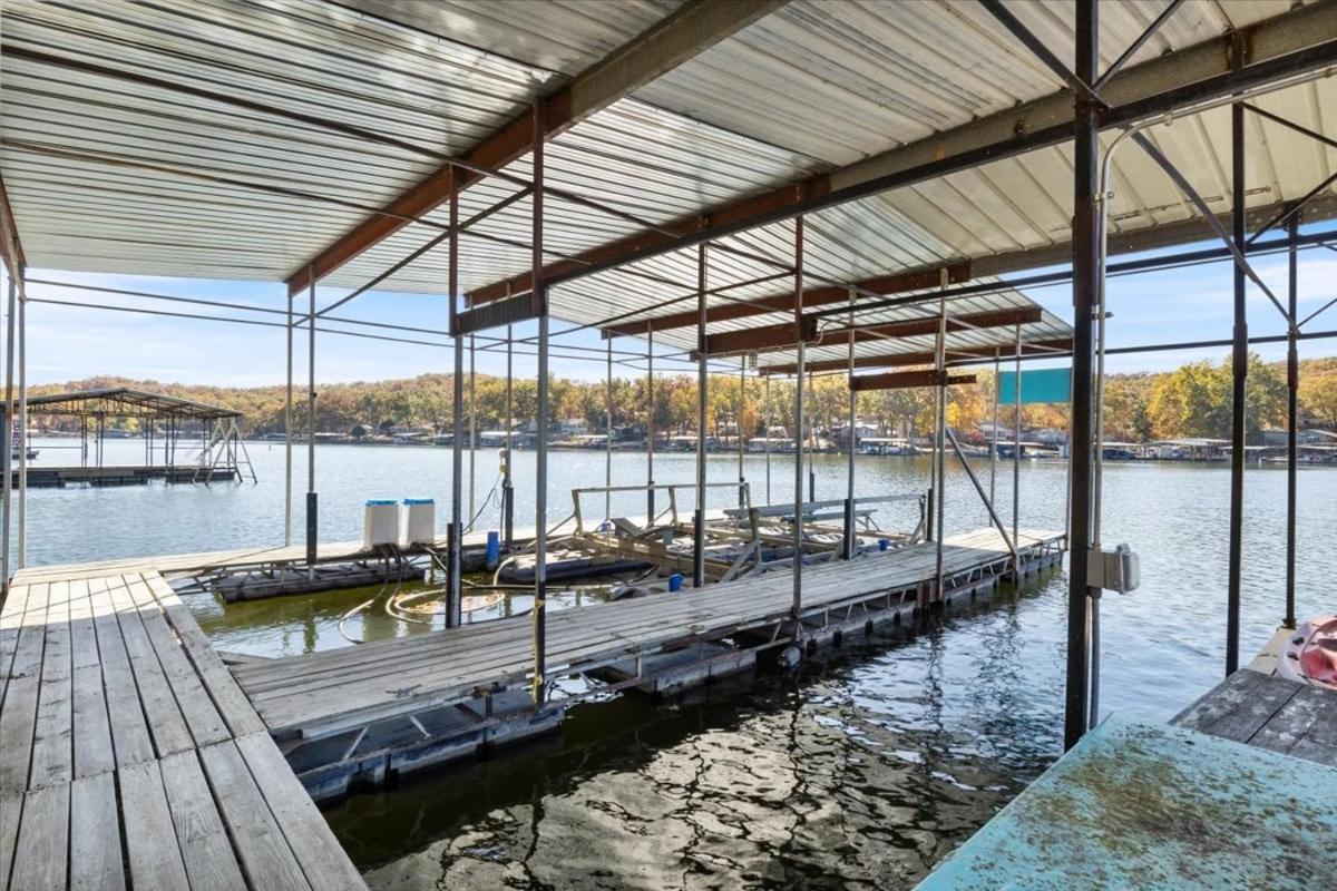 Amazing Lake Experiences! Private Hot Tub, Aamazing Dock, Firepit & Two Layers of Decks