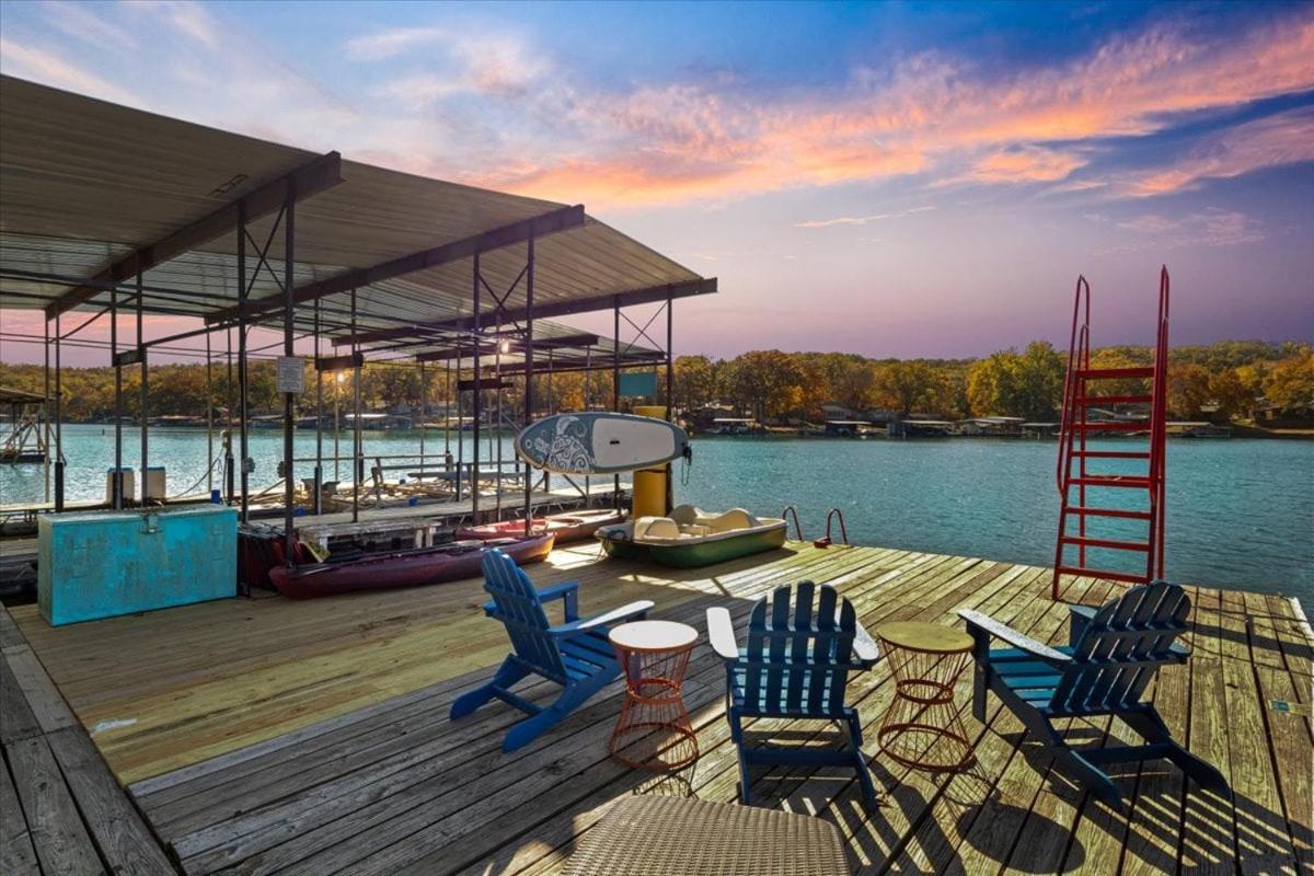 Amazing Lake Experiences! Private Hot Tub, Aamazing Dock, Firepit & Two Layers of Decks