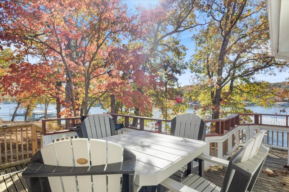 Amazing Lake Experiences! Private Hot Tub, Aamazing Dock, Firepit & Two Layers of Decks