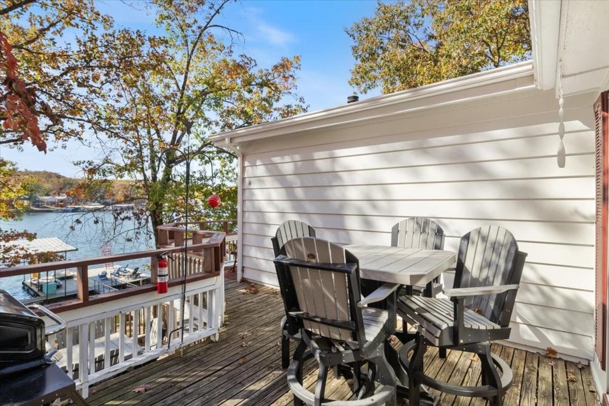 Amazing Lake Experiences! Private Hot Tub, Aamazing Dock, Firepit & Two Layers of Decks