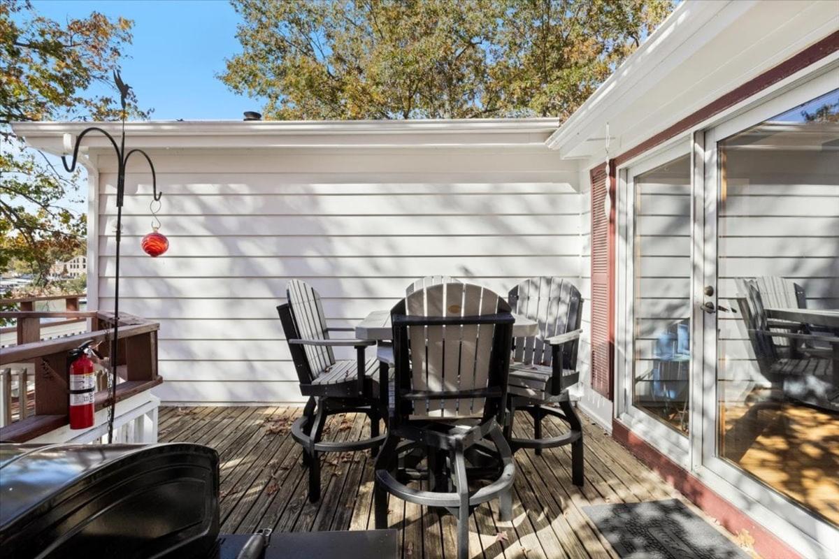 Amazing Lake Experiences! Private Hot Tub, Aamazing Dock, Firepit & Two Layers of Decks