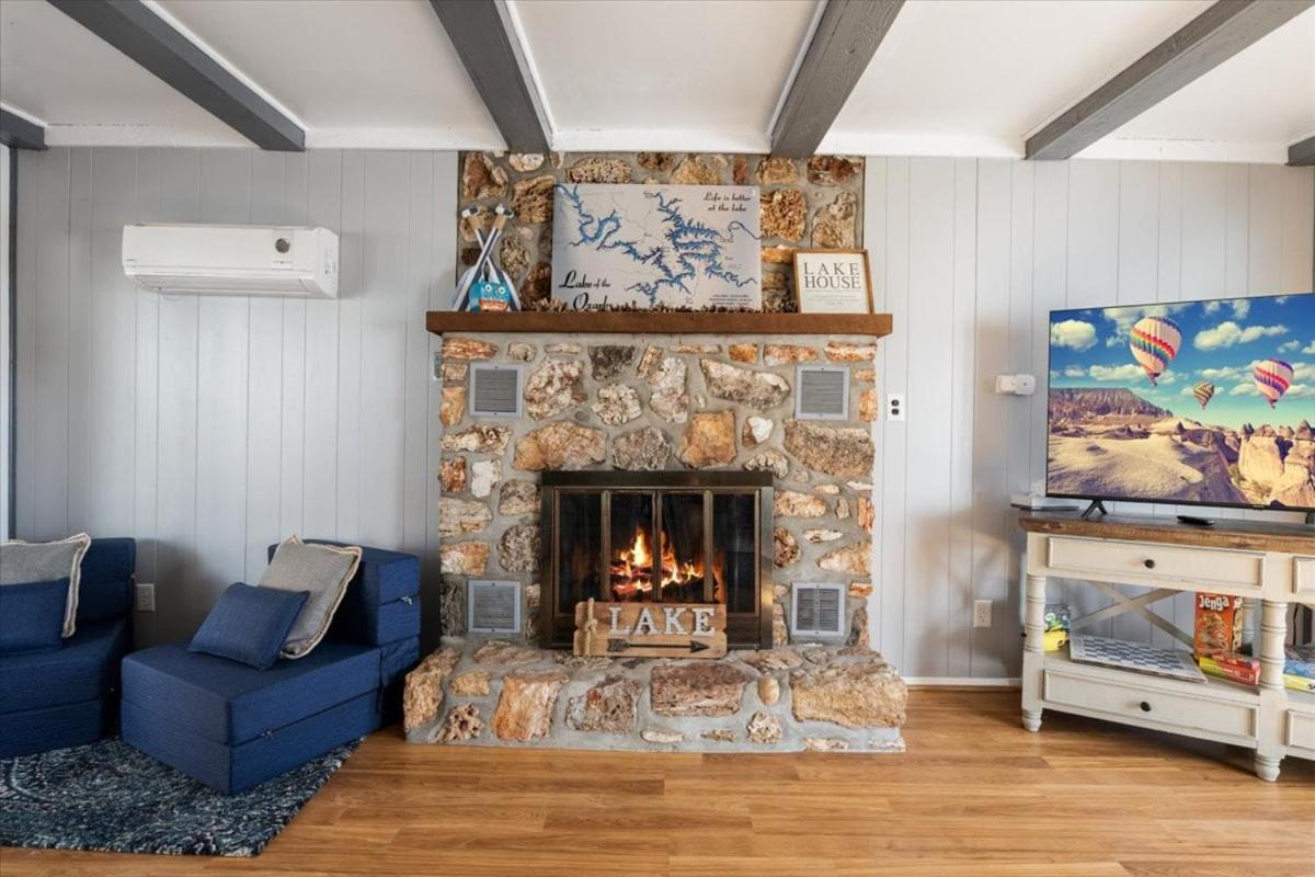 Amazing Lake Experiences! Private Hot Tub, Aamazing Dock, Firepit & Two Layers of Decks