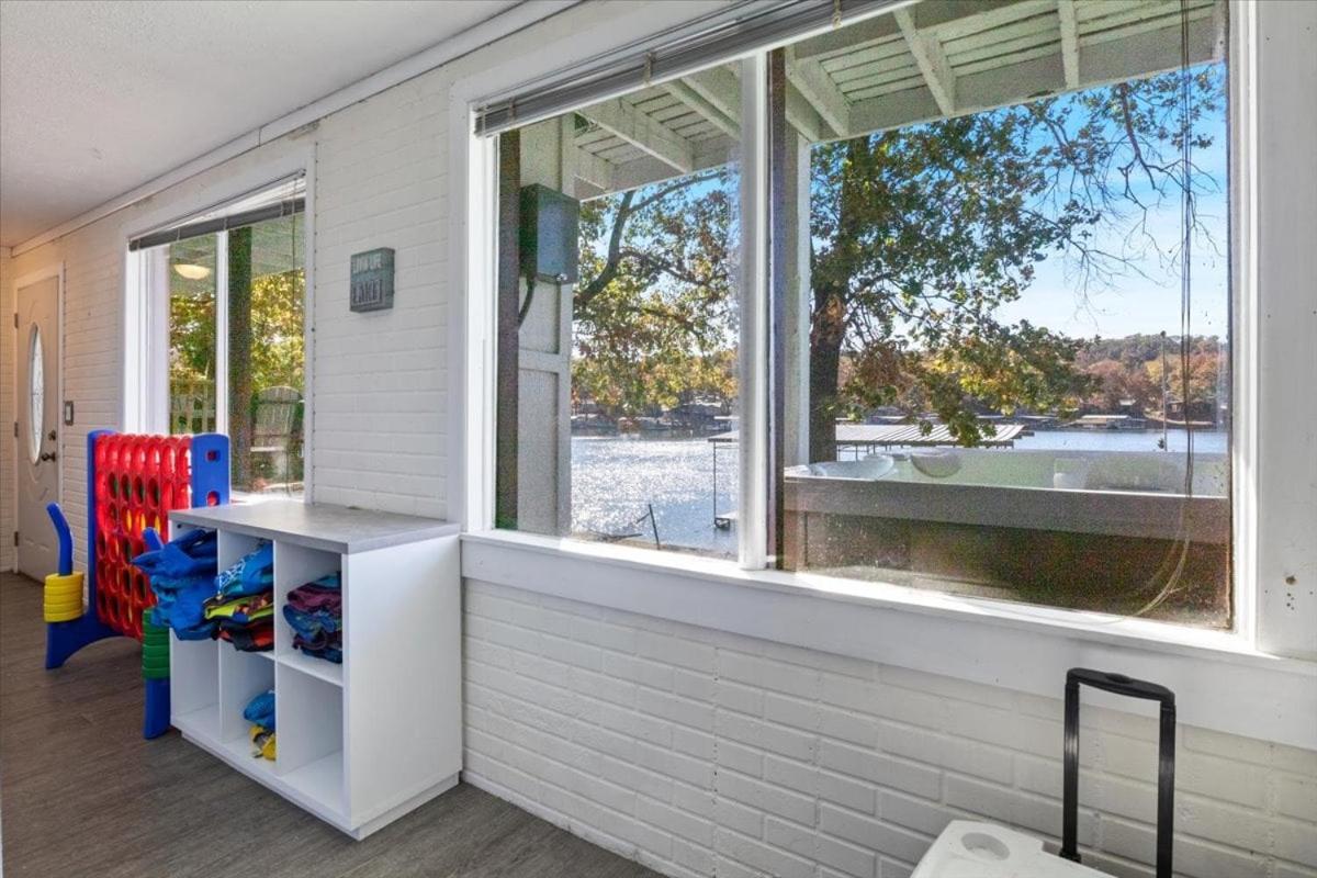 Amazing Lake Experiences! Private Hot Tub, Aamazing Dock, Firepit & Two Layers of Decks