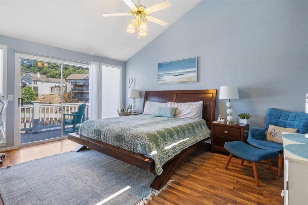 Amazing Wall of Windows, Swim Dock & Pet Friendly