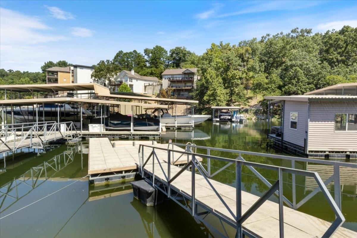 Amazing Wall of Windows, Swim Dock & Pet Friendly