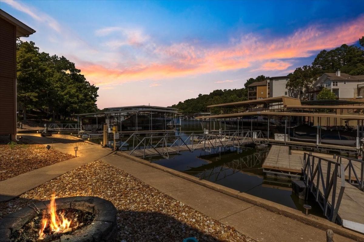 Amazing Wall of Windows, Swim Dock & Pet Friendly