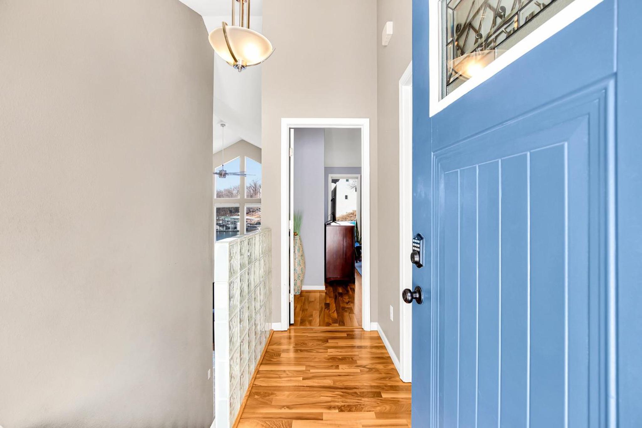 Amazing Wall of Windows, Swim Dock & Pet Friendly