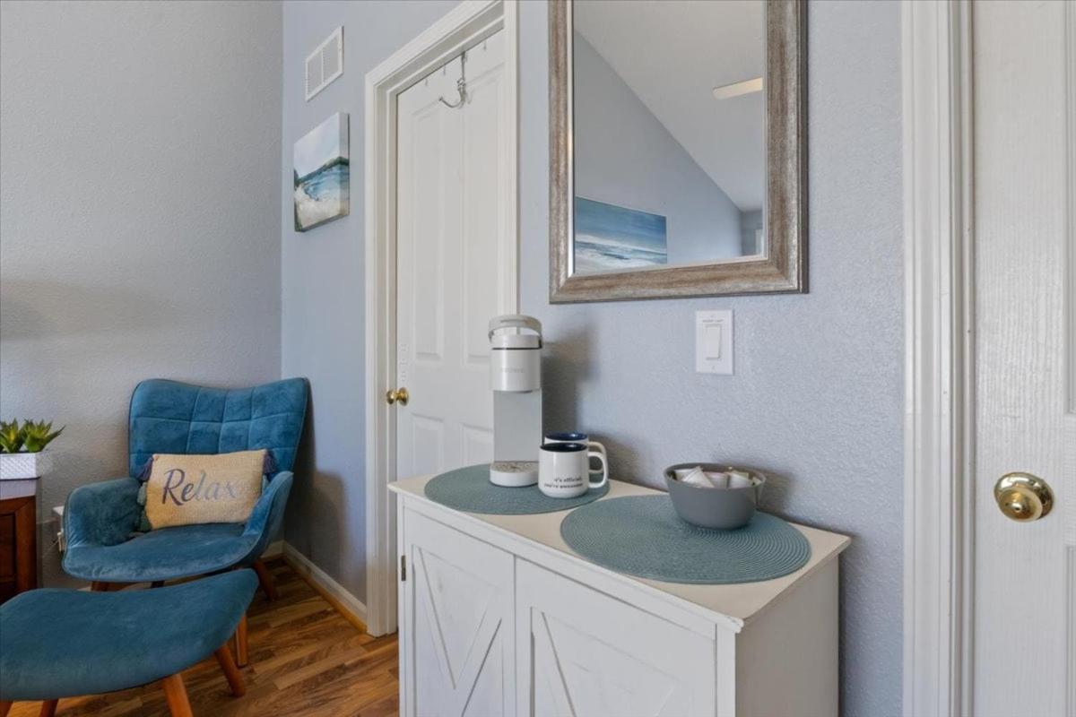 Amazing Wall of Windows, Swim Dock & Pet Friendly