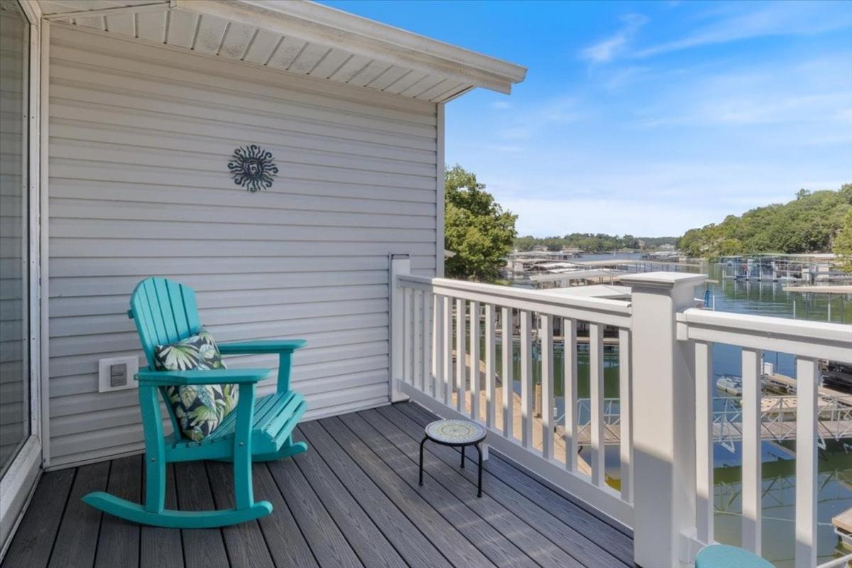Amazing Wall of Windows, Swim Dock & Pet Friendly