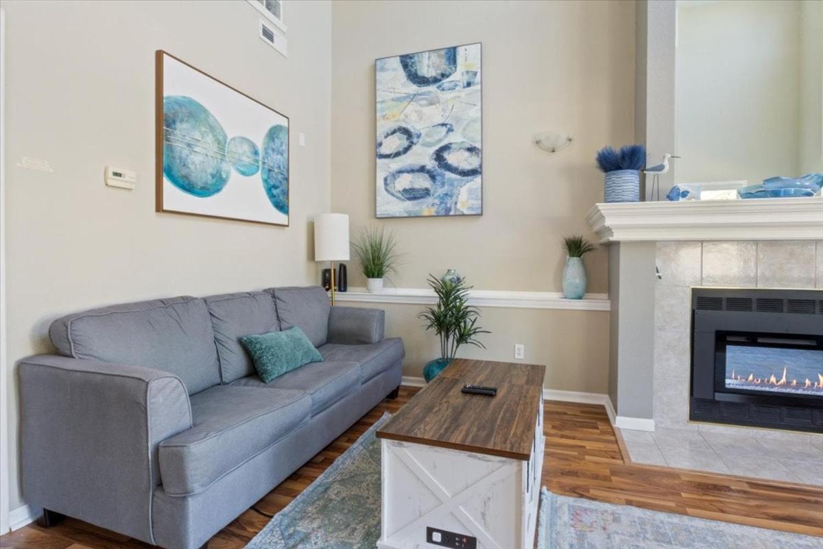 Amazing Wall of Windows, Swim Dock & Pet Friendly