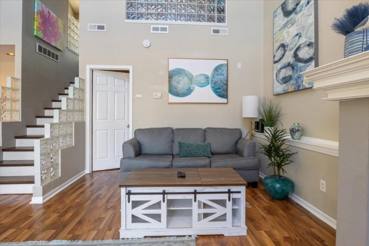 Amazing Wall of Windows, Swim Dock & Pet Friendly