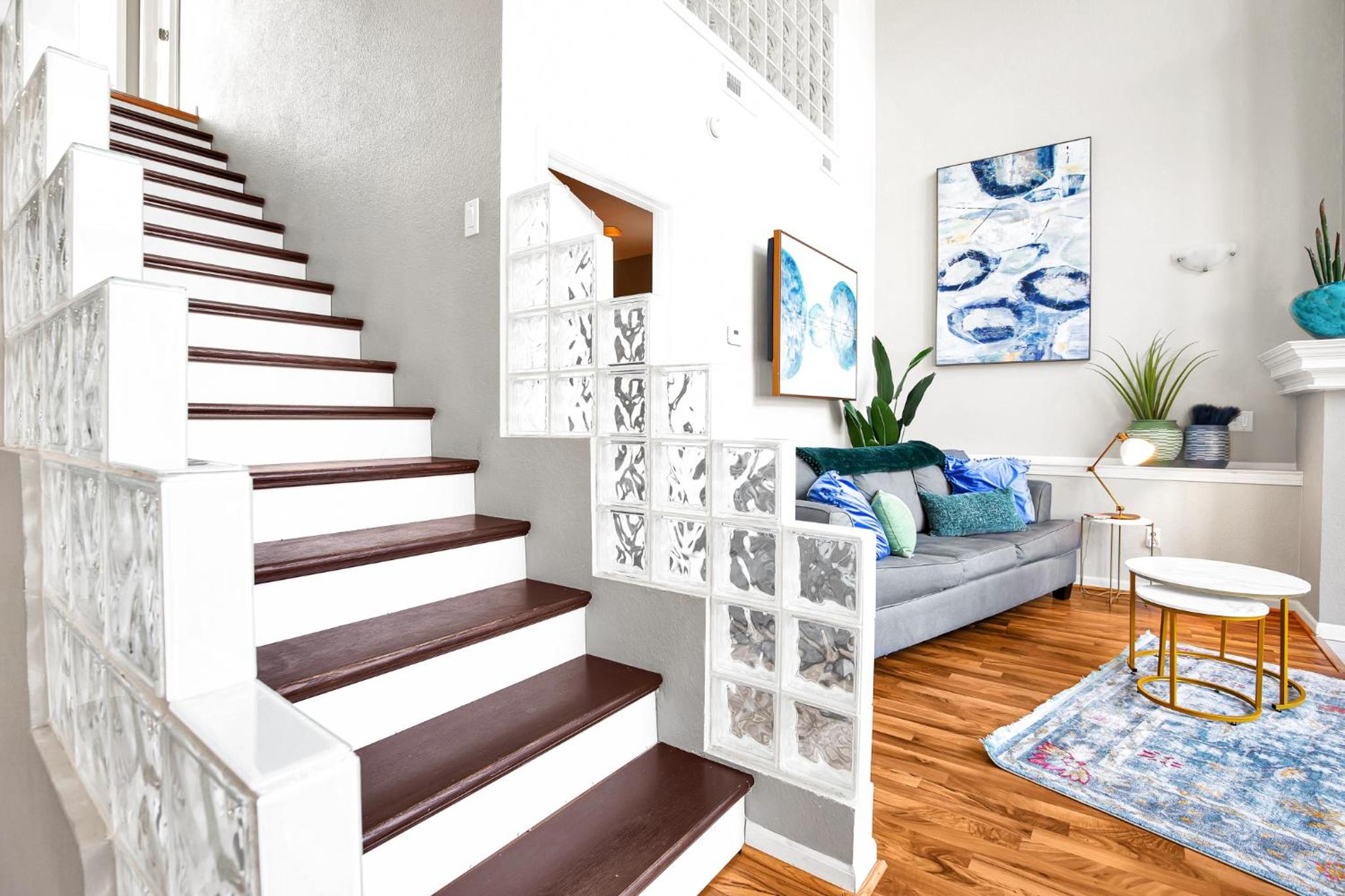 Amazing Wall of Windows, Swim Dock & Pet Friendly