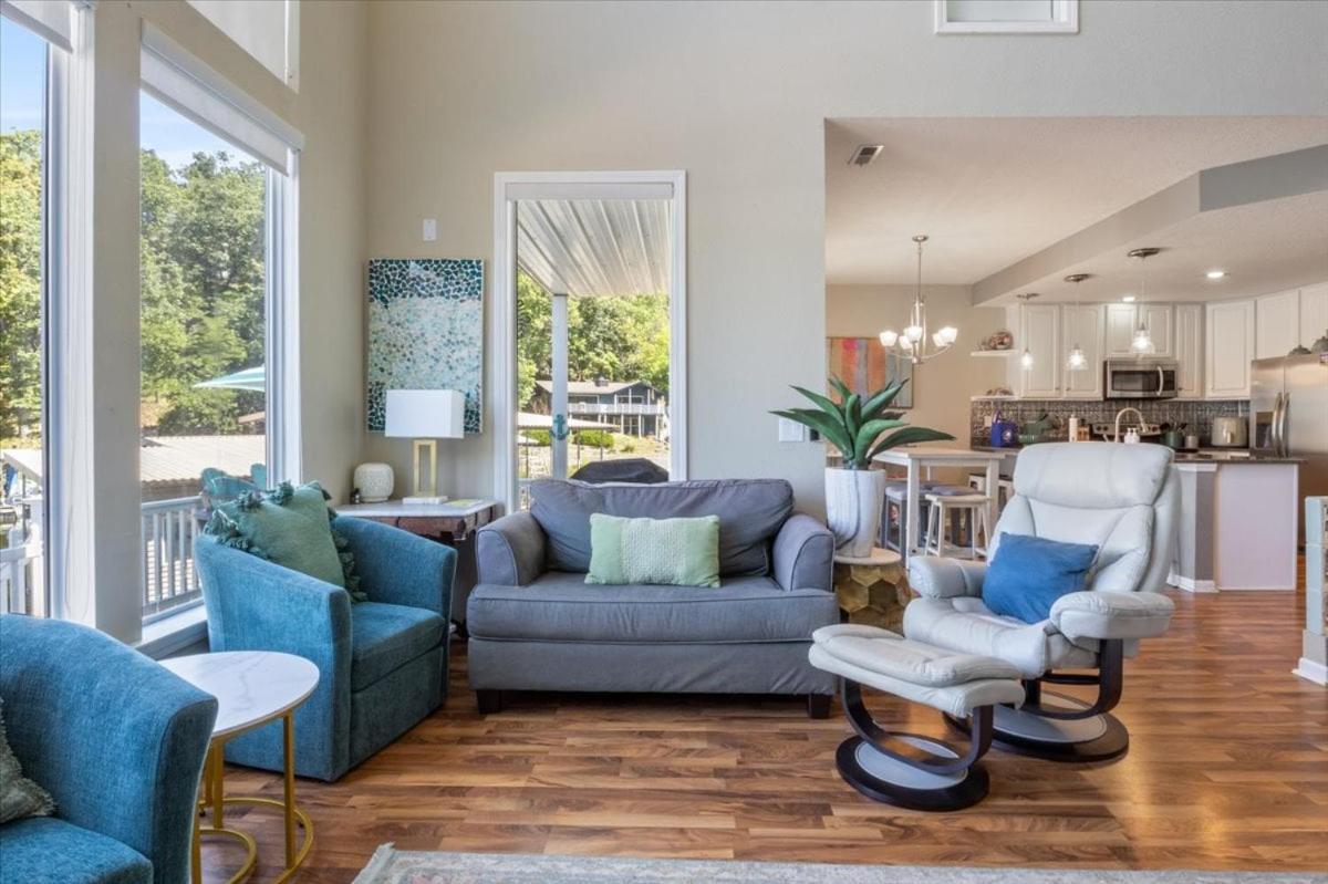 Amazing Wall of Windows, Swim Dock & Pet Friendly