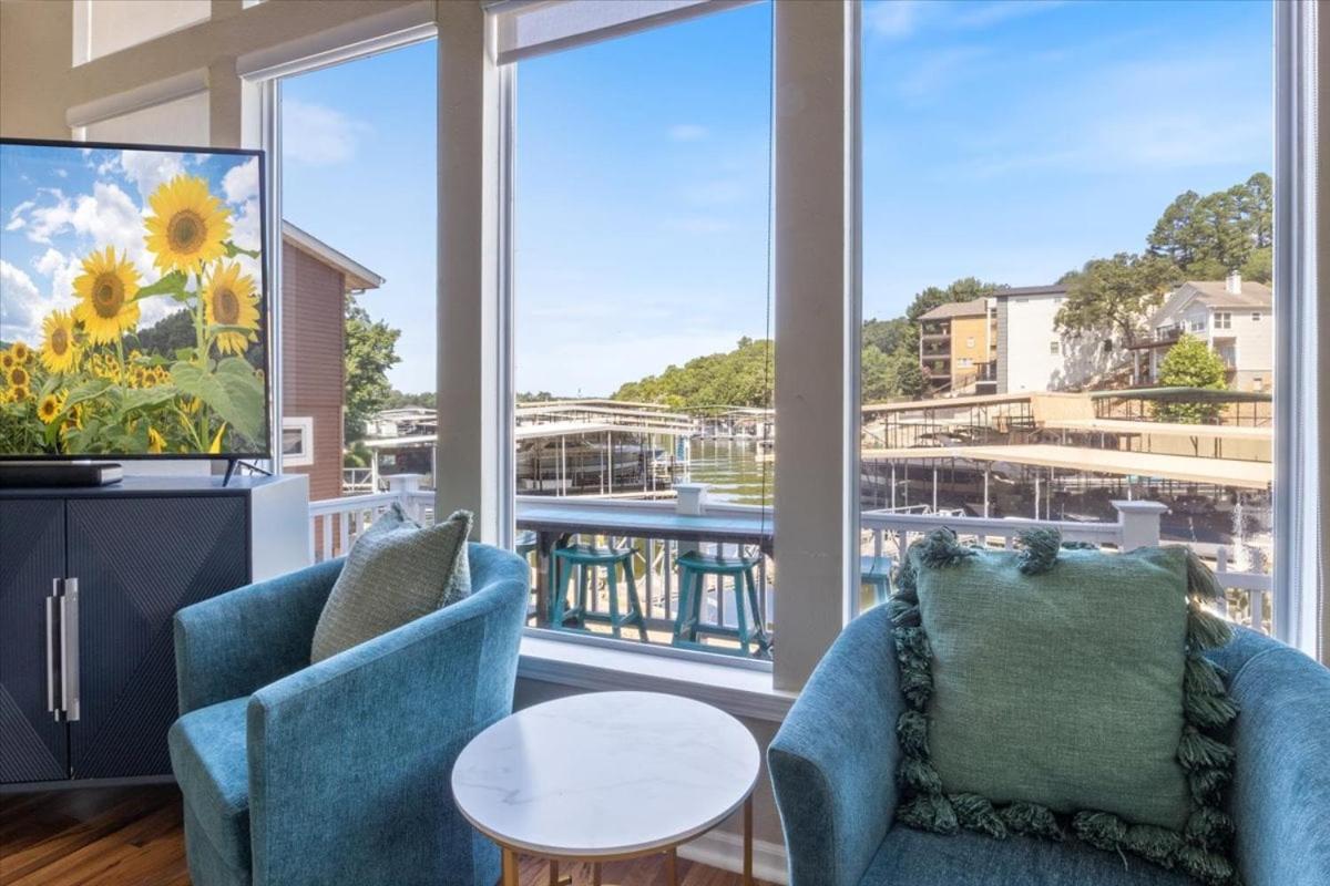 Amazing Wall of Windows, Swim Dock & Pet Friendly