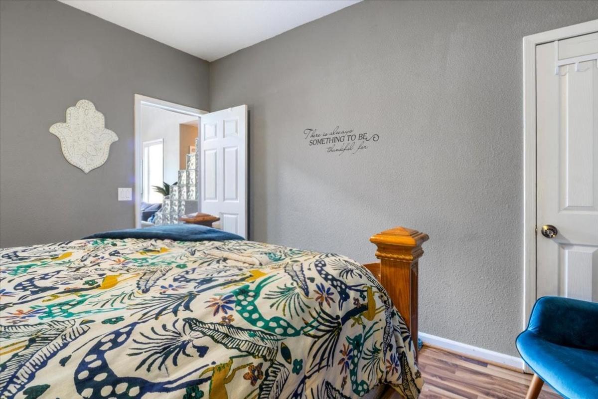 Amazing Wall of Windows, Swim Dock & Pet Friendly