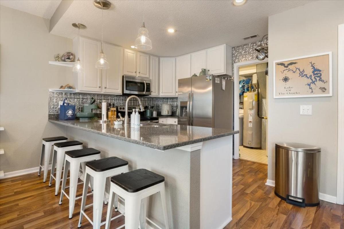 Amazing Wall of Windows, Swim Dock & Pet Friendly