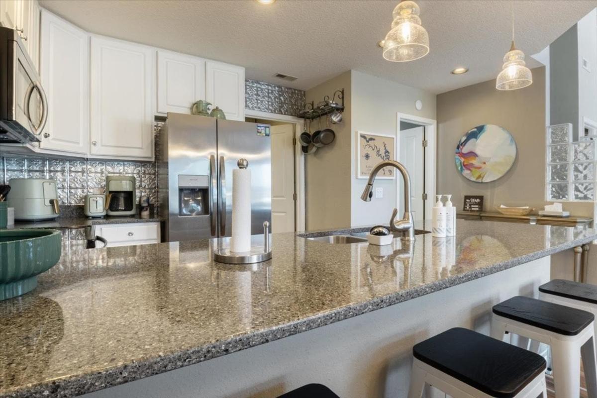 Amazing Wall of Windows, Swim Dock & Pet Friendly