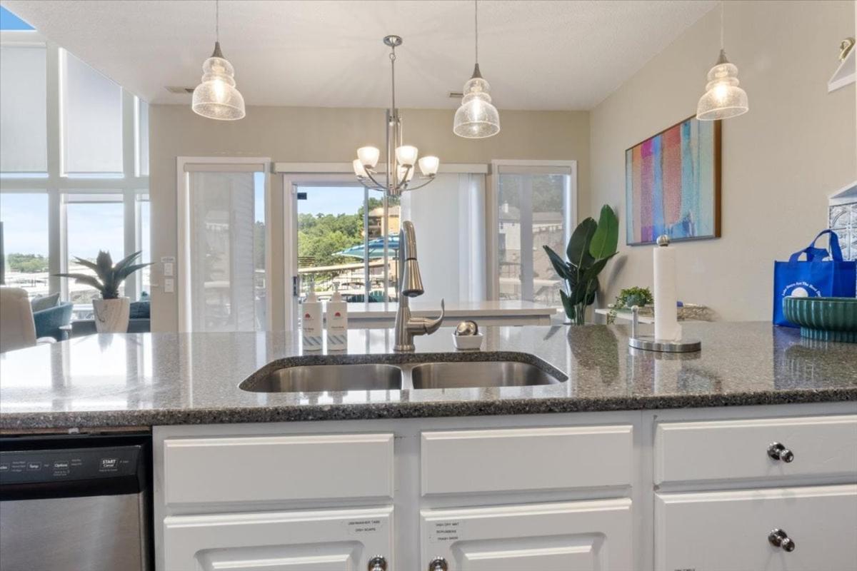 Amazing Wall of Windows, Swim Dock & Pet Friendly