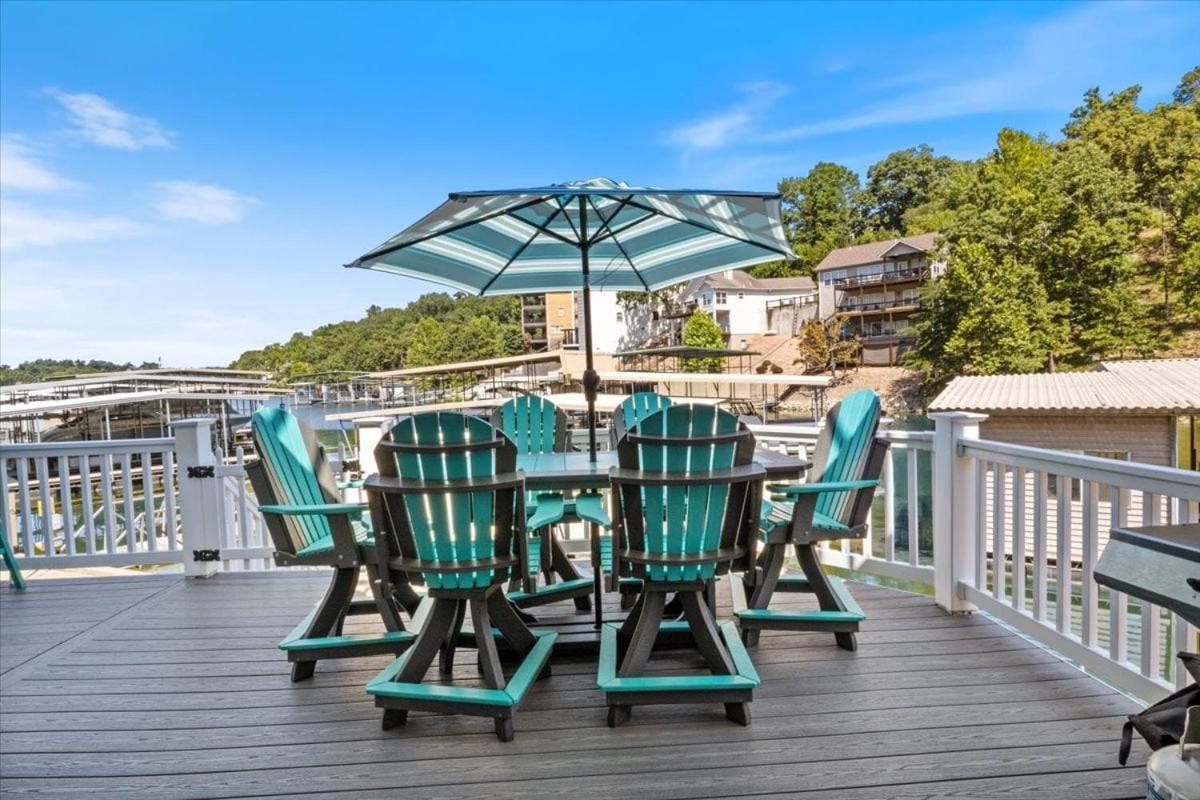 Amazing Wall of Windows, Swim Dock & Pet Friendly