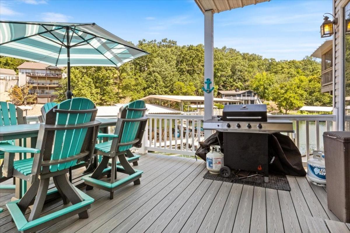 Amazing Wall of Windows, Swim Dock & Pet Friendly