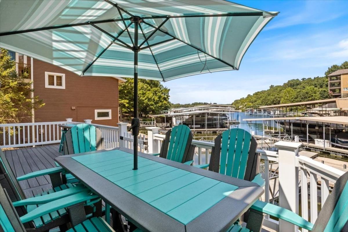 Amazing Wall of Windows, Swim Dock & Pet Friendly