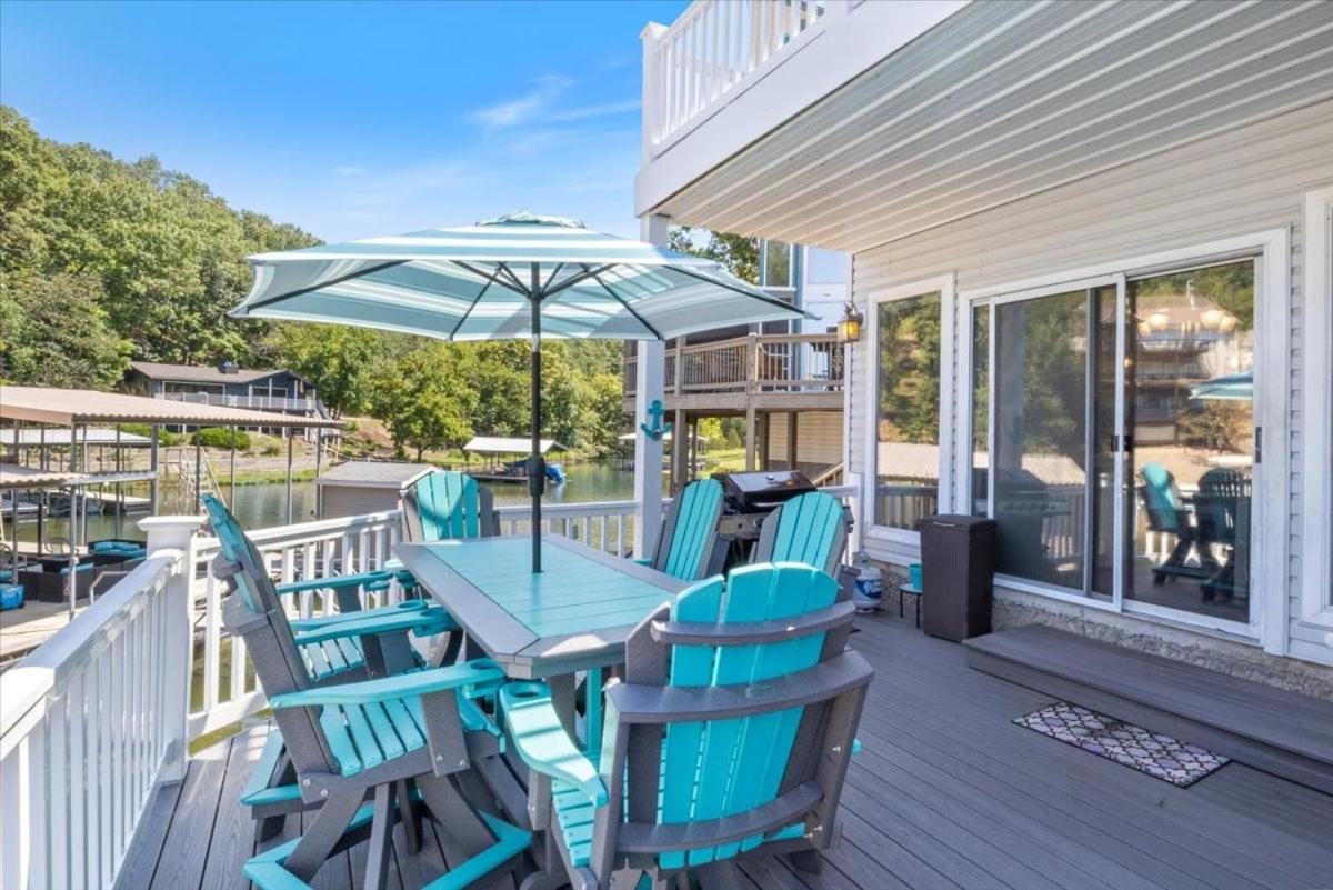 Amazing Wall of Windows, Swim Dock & Pet Friendly
