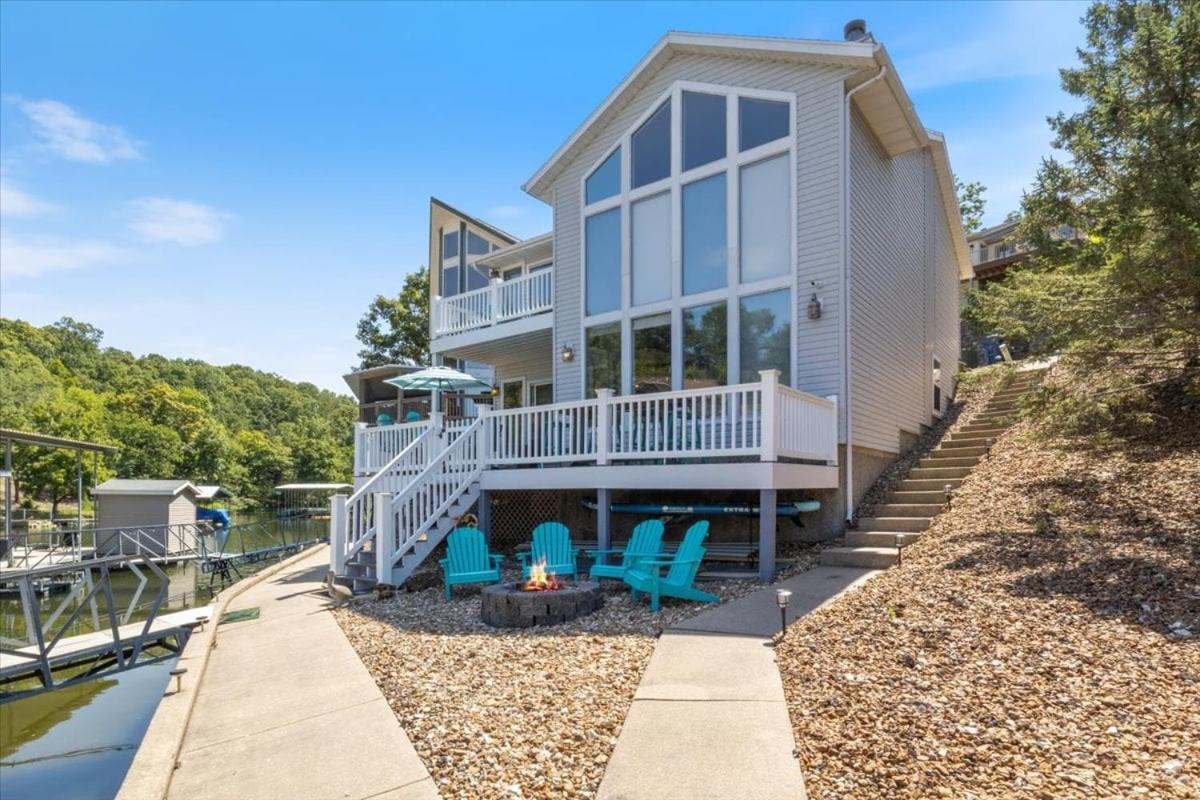 Amazing Wall of Windows, Swim Dock & Pet Friendly