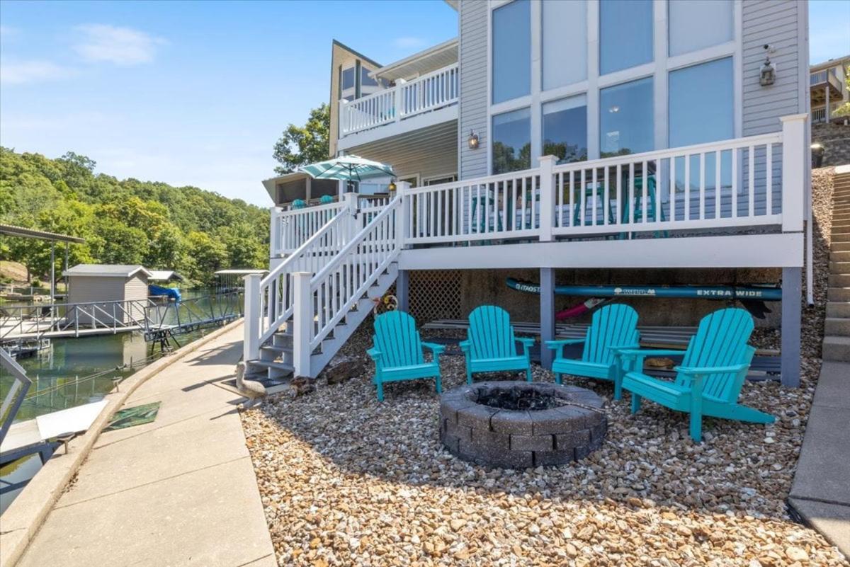 Amazing Wall of Windows, Swim Dock & Pet Friendly