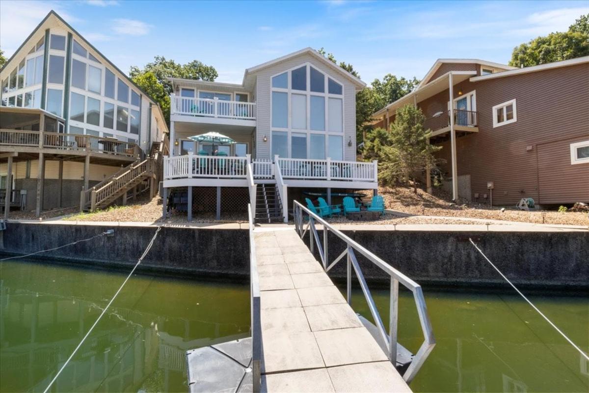 Amazing Wall of Windows, Swim Dock & Pet Friendly
