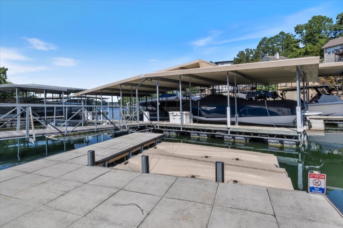 Amazing Wall of Windows, Swim Dock & Pet Friendly